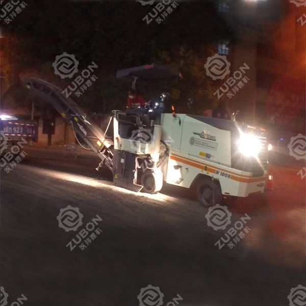 湖南东安中心广场--4cm沥青路面铣刨