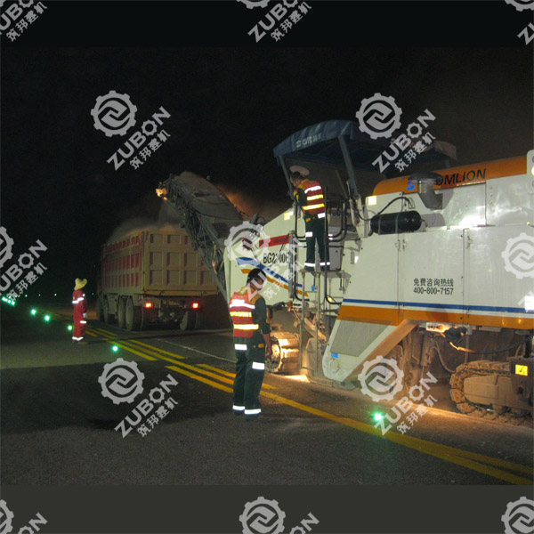 湖南长沙黄花机场跑道翻新沥青路面铣刨翻新2014年6月施工现场