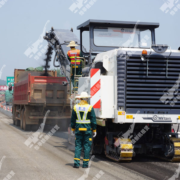 201509 湖南长潭高速精铣刨施工 