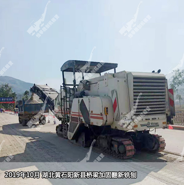 2019年10月 湖北黄石阳新县桥梁加固翻修铣刨